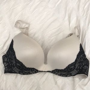 Victoria’s Secret 34C DEMI Push Up Bra Ivory and Lace.